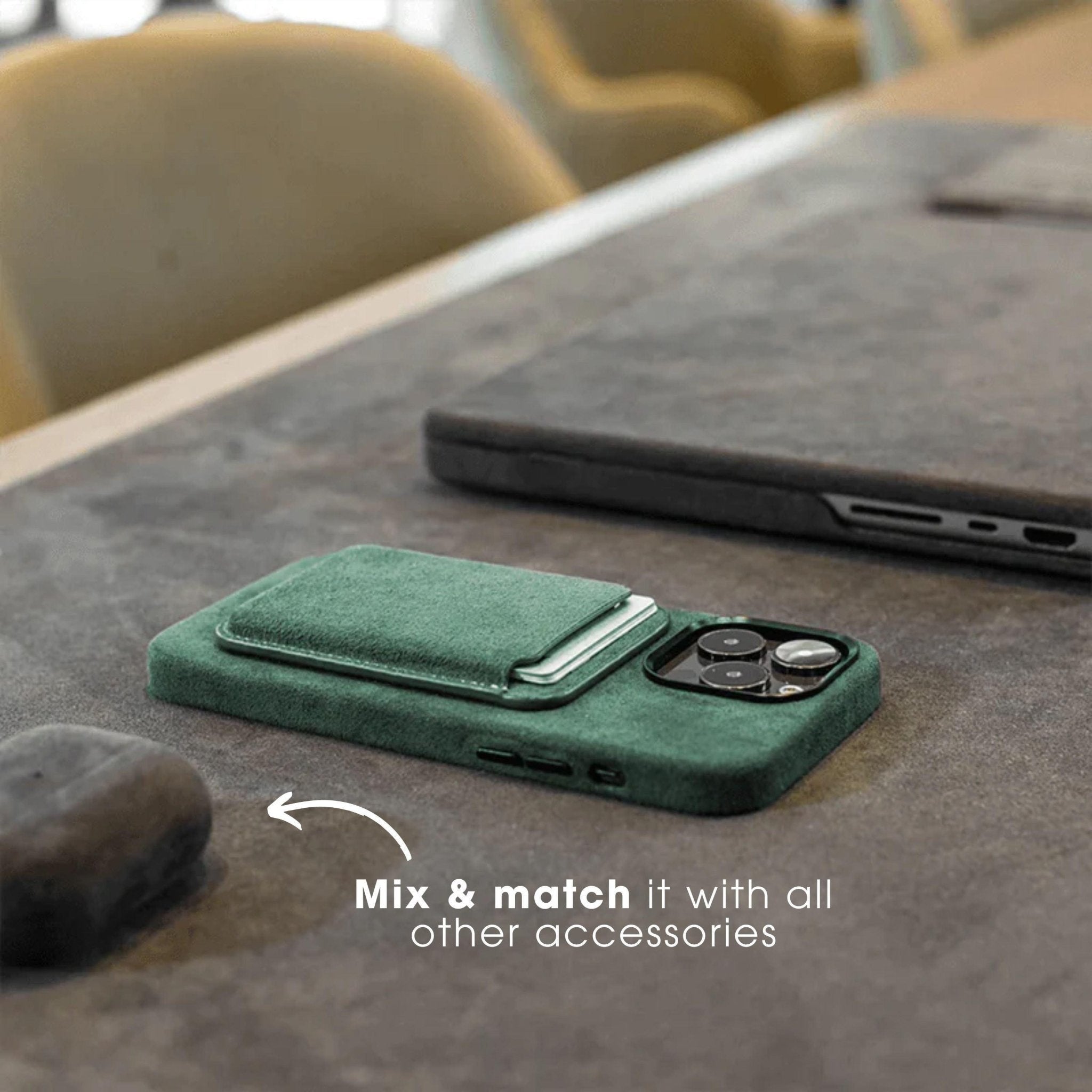 iPhone 15 - Alcantara Case - Midnight Green - Alcanside
