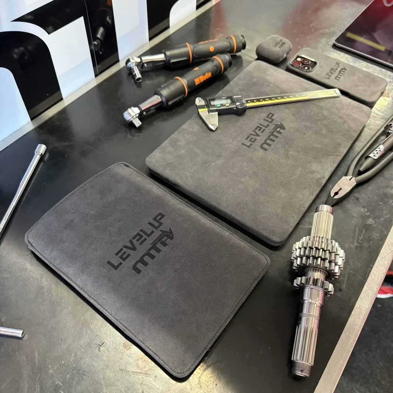 Alcantara MacBook Air Cover - For 15 inch (2023 M2 - 2025 M4) - LEVEL UP MTA - Space Grey